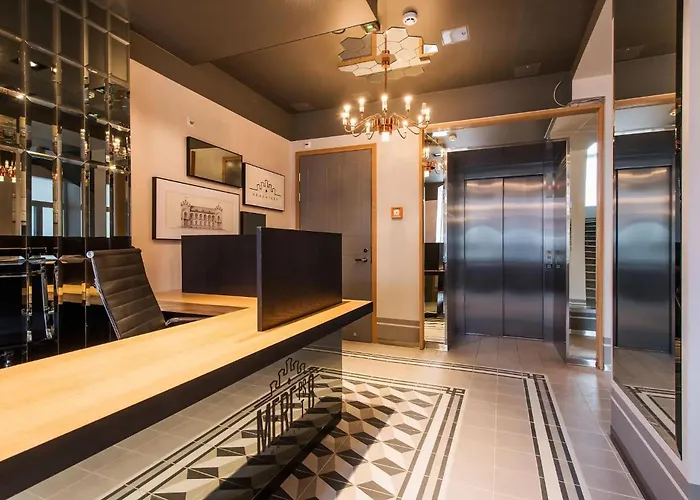 Charming Old Town View Apartment *